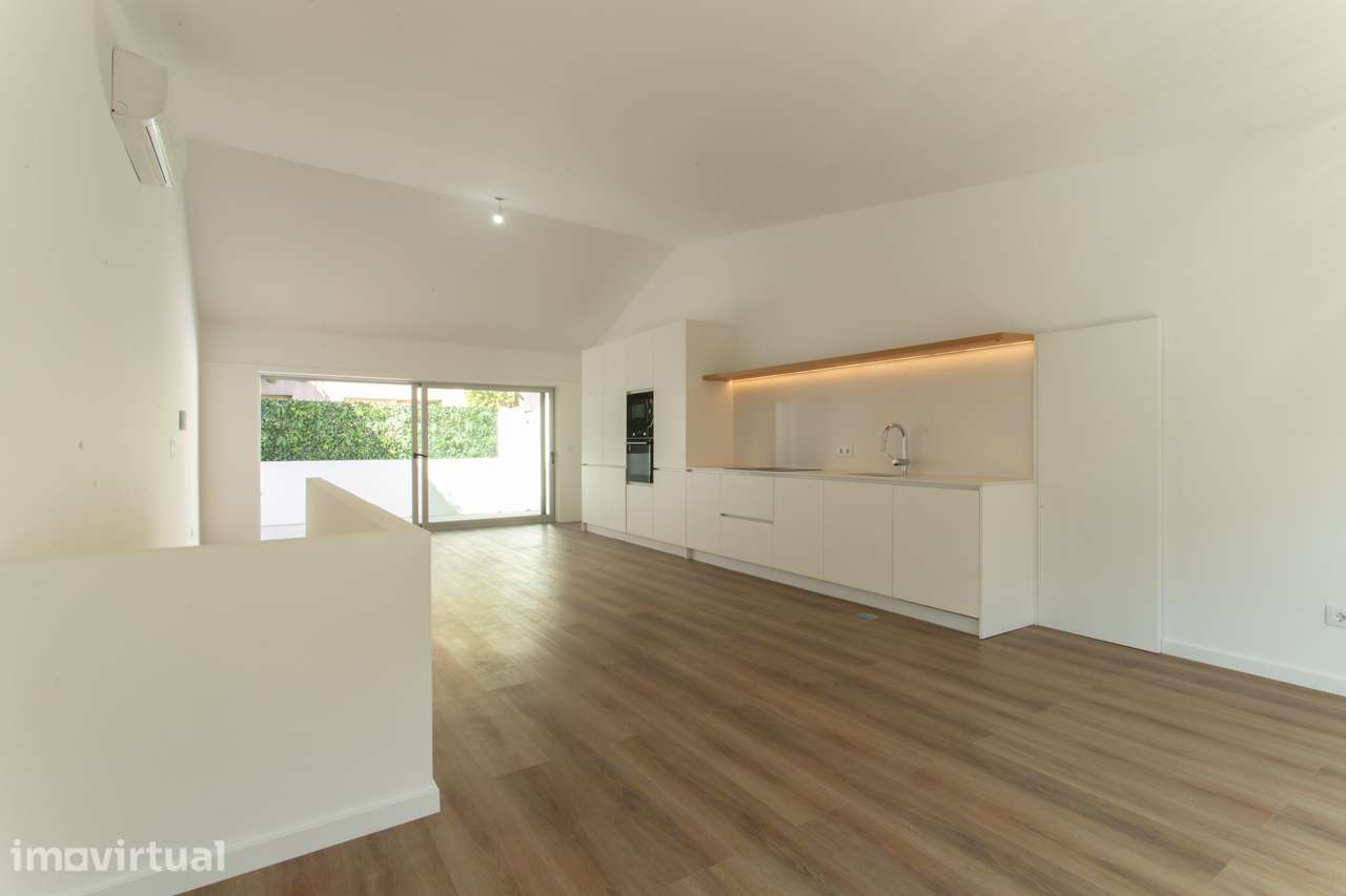Moradia Triplex T3+1 com Garagem, Varandas e Espaço Exterior - CO - Grande imagem: 5/29