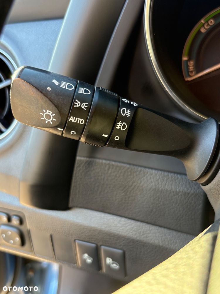 Toyota Auris Hybrid 135 Prestige - 27