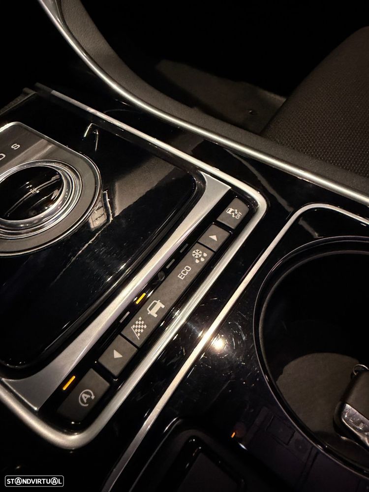 Jaguar XE 2.0 D R-Dynamic S - 34