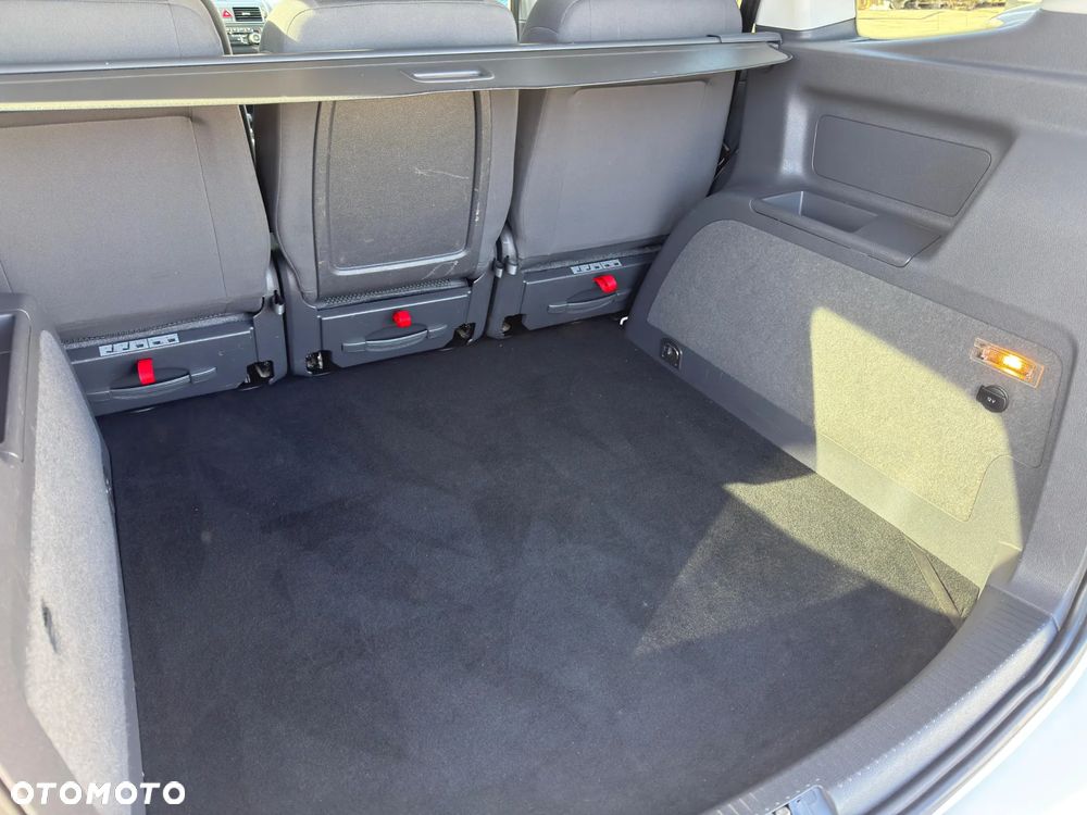 Volkswagen Touran 1.6 TDI DPF BlueMotion Technology STYLE - 18