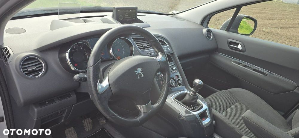 Peugeot 5008 - 16