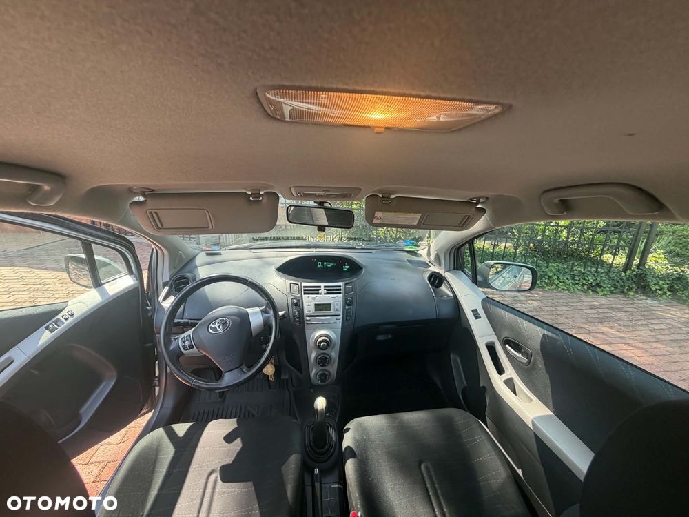 Toyota Yaris 1.3 Luna Premium - 19