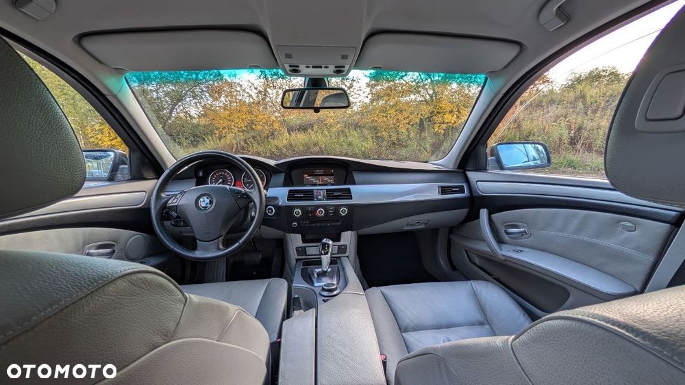 BMW Seria 5 525d - 12