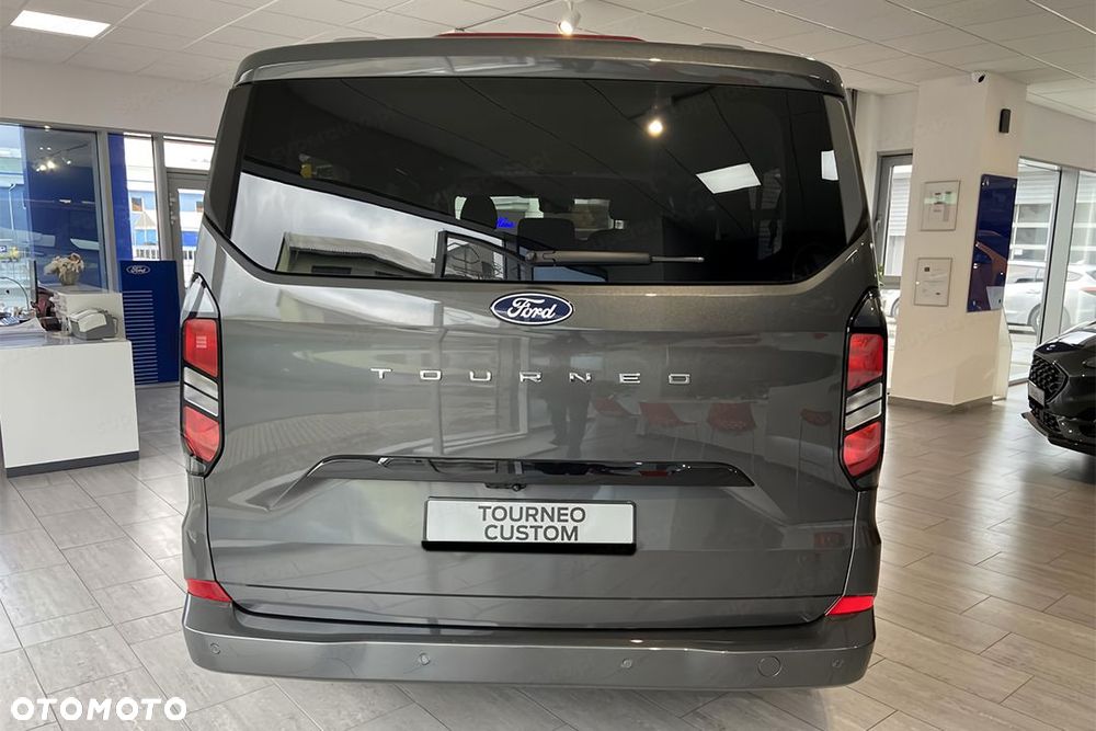Ford Tourneo Custom - 5