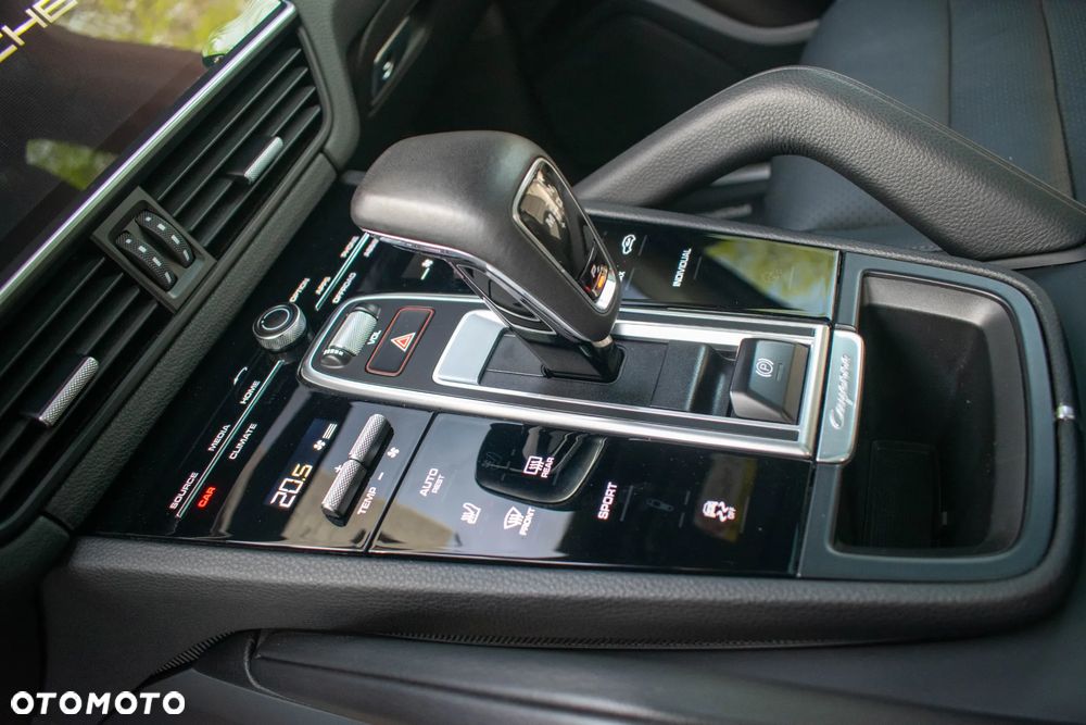 Porsche Cayenne Standard - 19