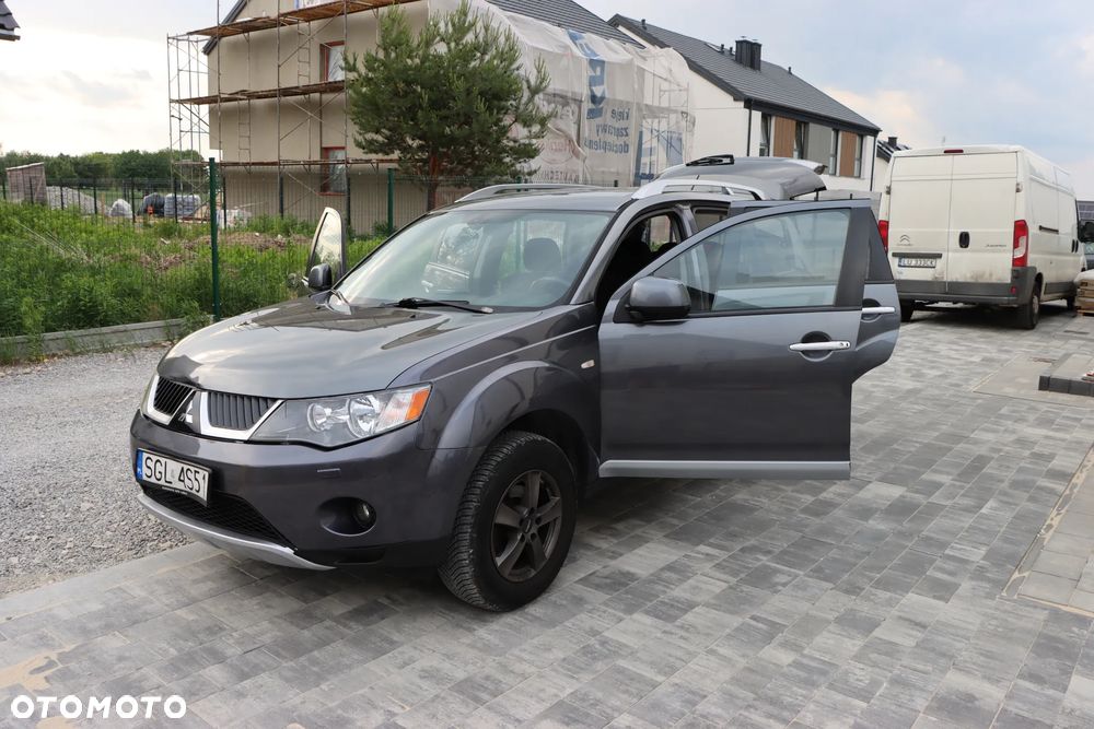 Mitsubishi Outlander 2.0 DID Instyle - 3