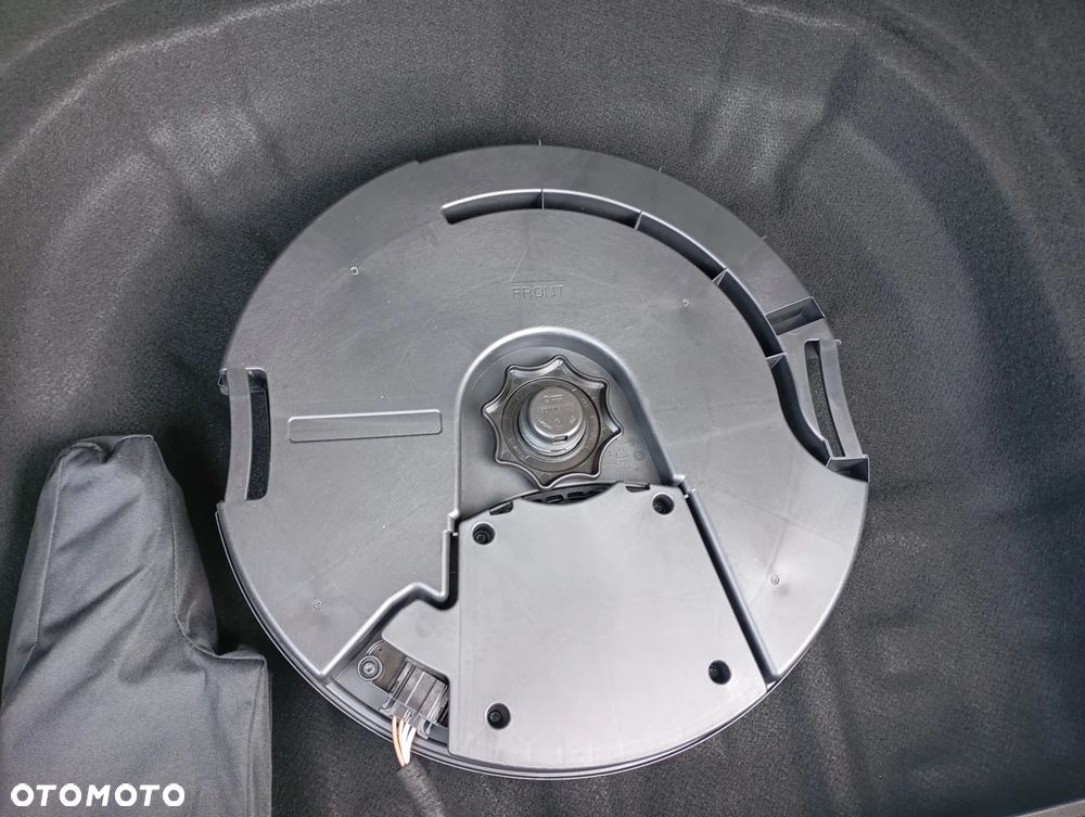 Volkswagen Golf 1.5 eTSI OPF DSG R-Line - 34