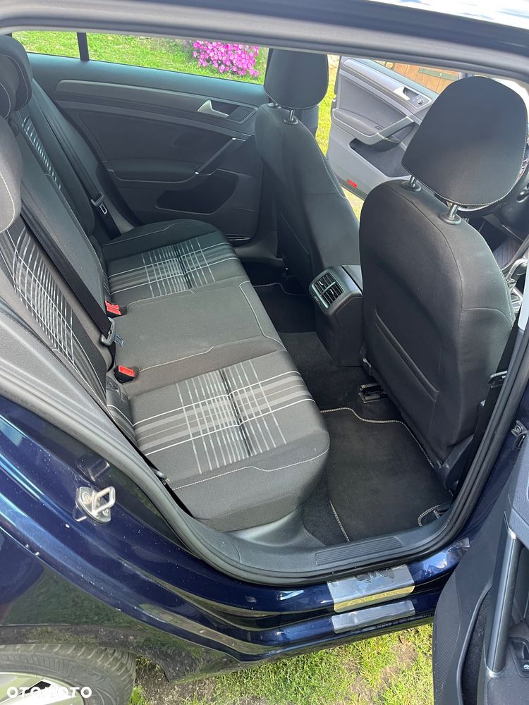 Volkswagen Golf - 12