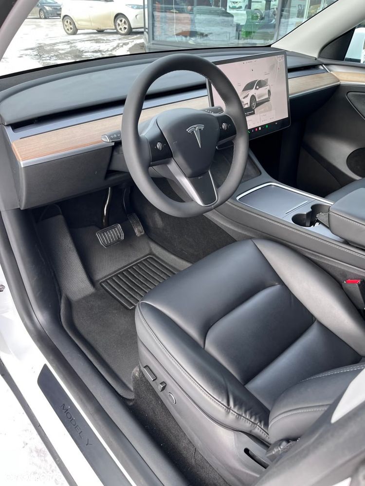 Tesla Model Y Long Range Dual Motor AWD - 5