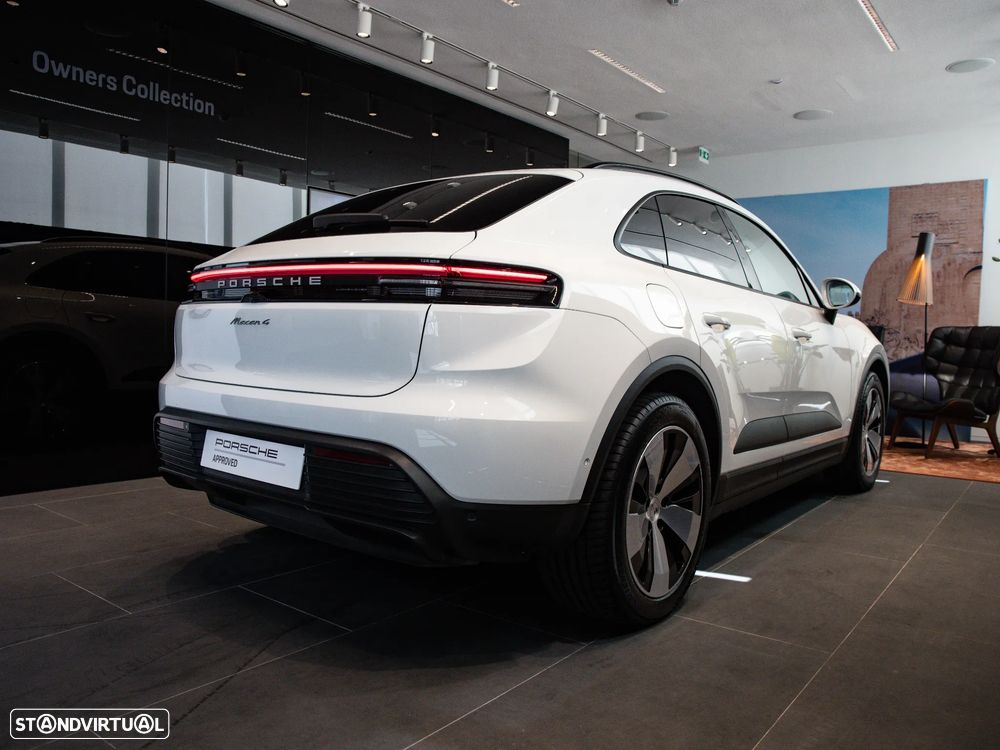 Porsche Macan Electric 4 - 11