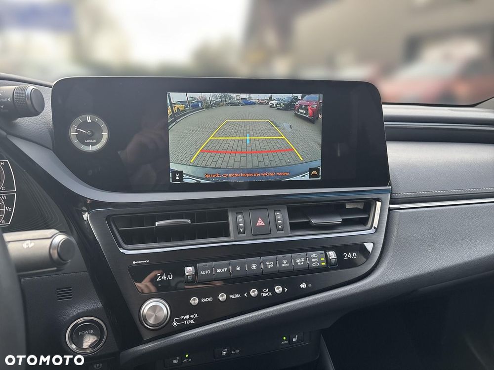 Lexus ES 300h Business Edition - 12