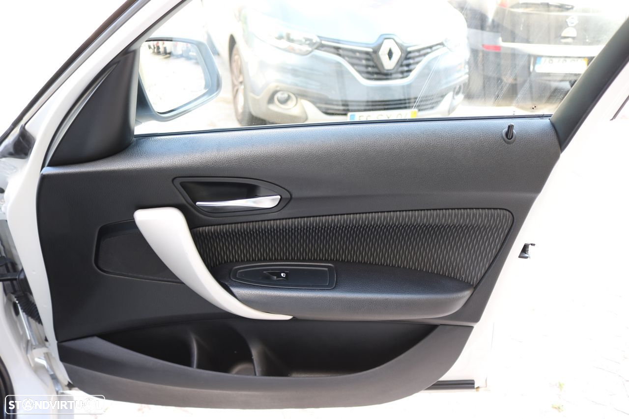 BMW 116 d EDynamics Line Urban - 29