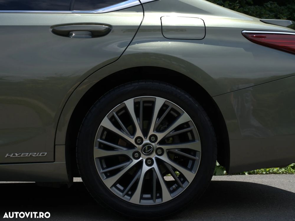 Lexus Seria ES 300h 2.5 TNGA HV 25H- 4X2 CVT Executive - 6