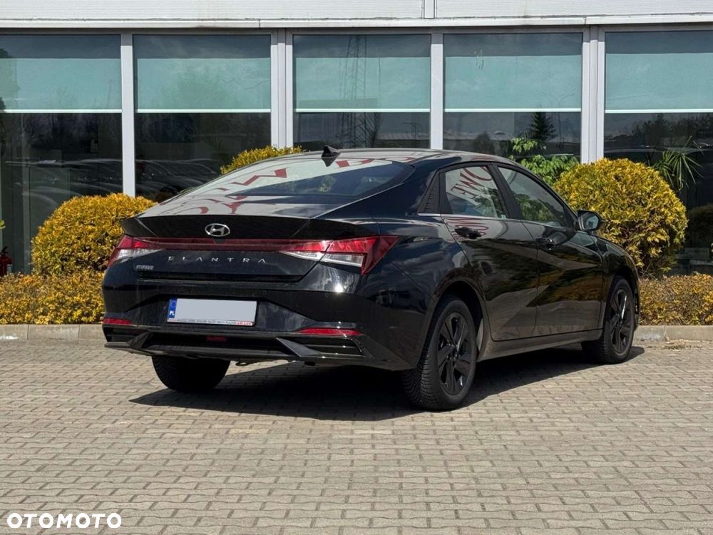 Hyundai Elantra - 4