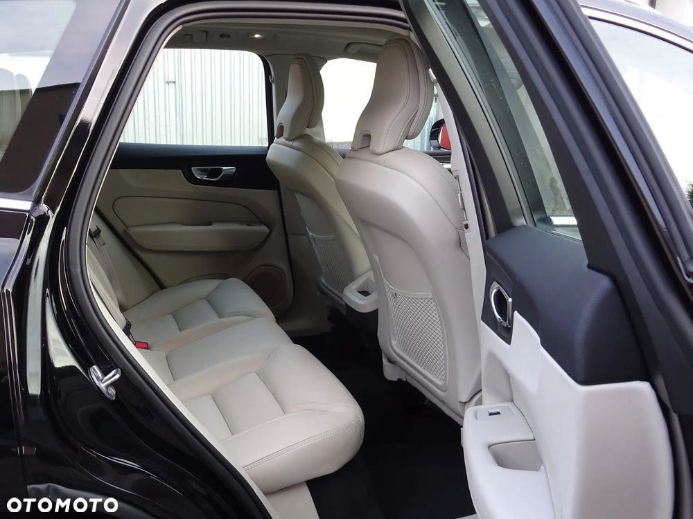 Volvo XC 60 B4 D AWD Ultimate Bright - 18