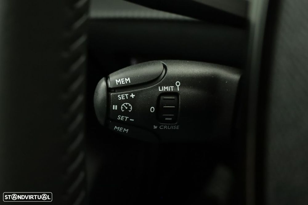 Peugeot 208 1.2 Hybrid Allure e-DCS6 - 17