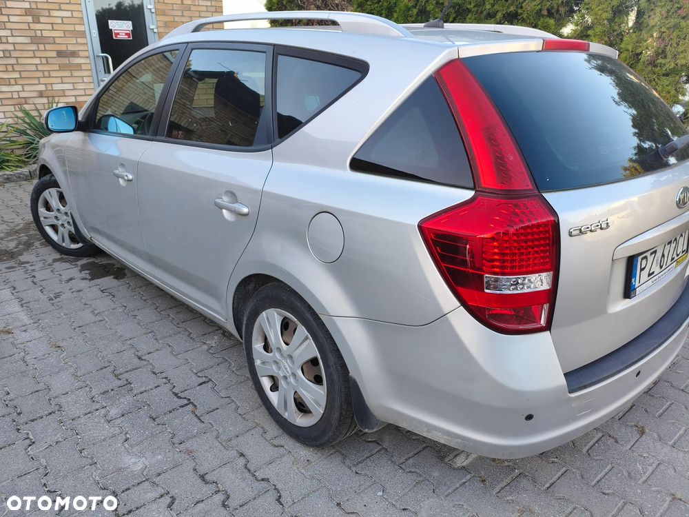 Kia Ceed 2011 photo 4