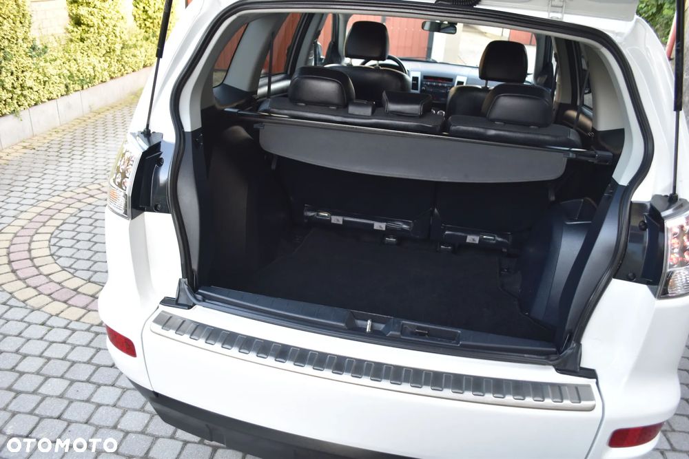 Mitsubishi Outlander 2.0 2WD Inform - 18
