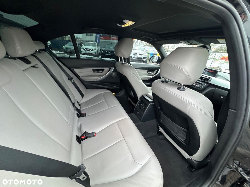 BMW Seria 3 335i xDrive Sport-Aut Sport Line - 24