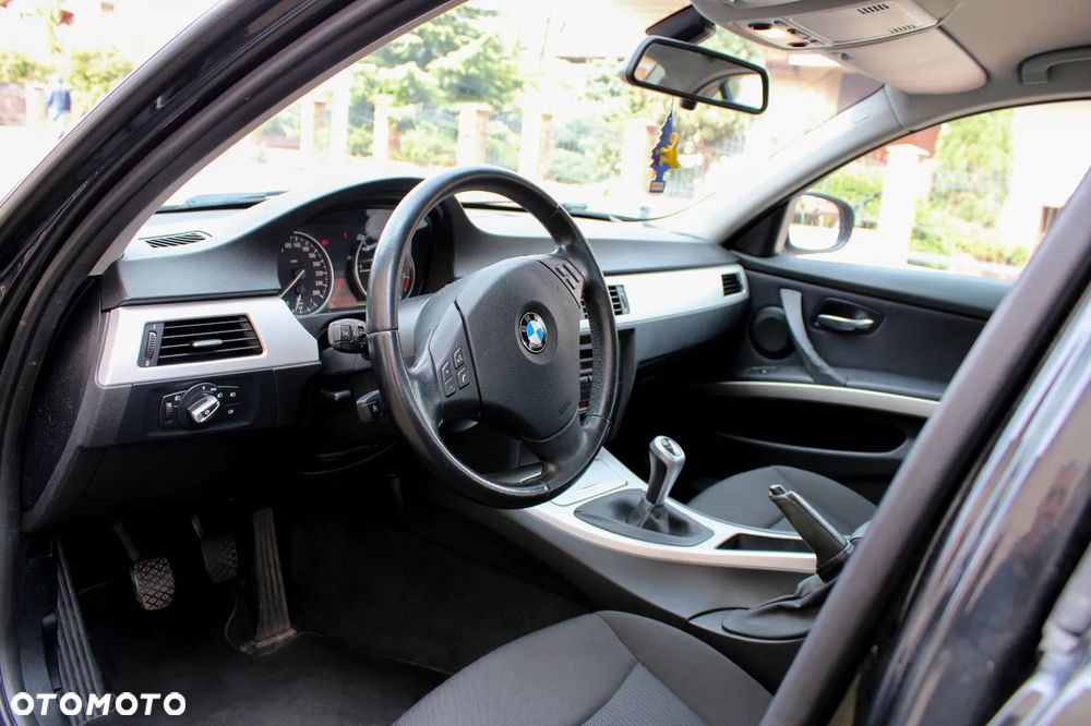 BMW Seria 3 318d - 5