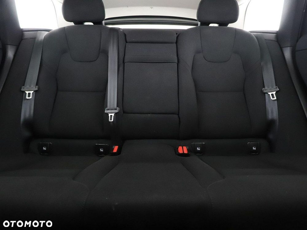 Volvo XC 60 B4 D AWD Geartronic Momentum - 19