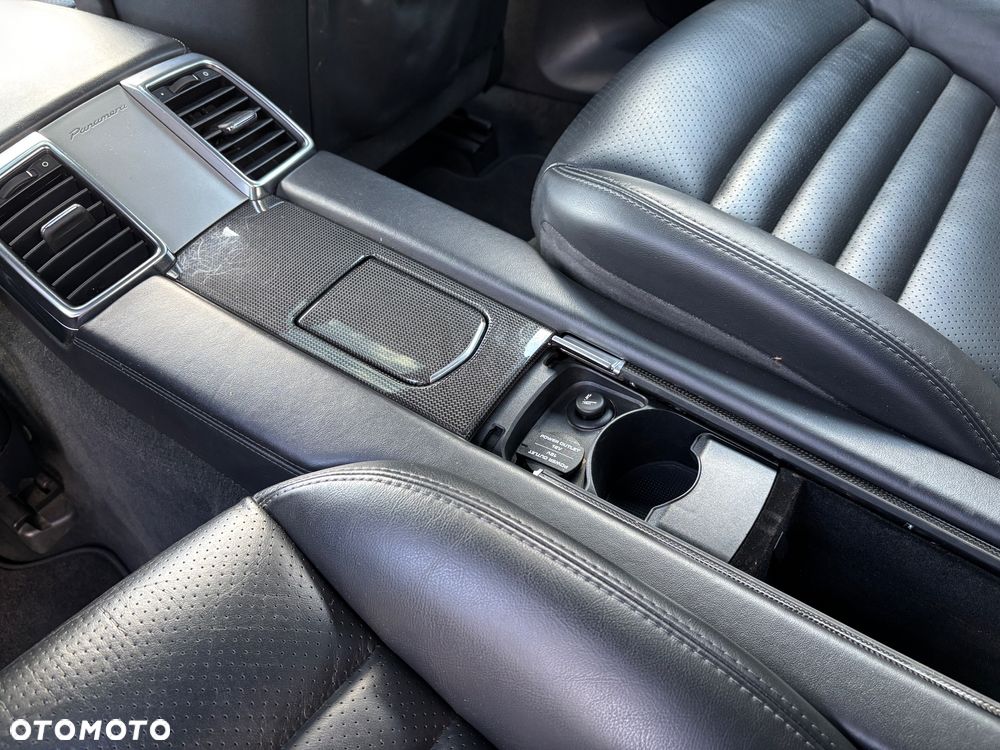 Porsche Panamera 4S - 34