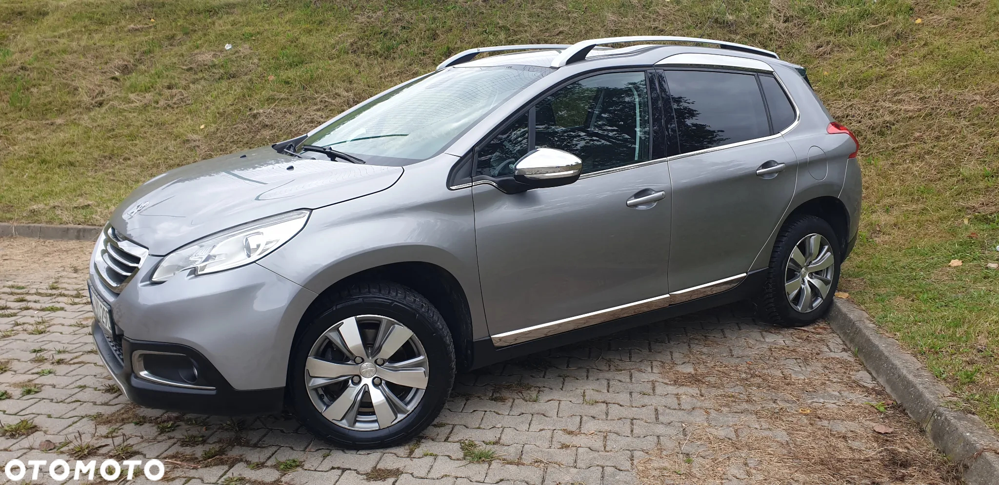 Peugeot 2008 1.6 e-HDi Allure S&S - 10
