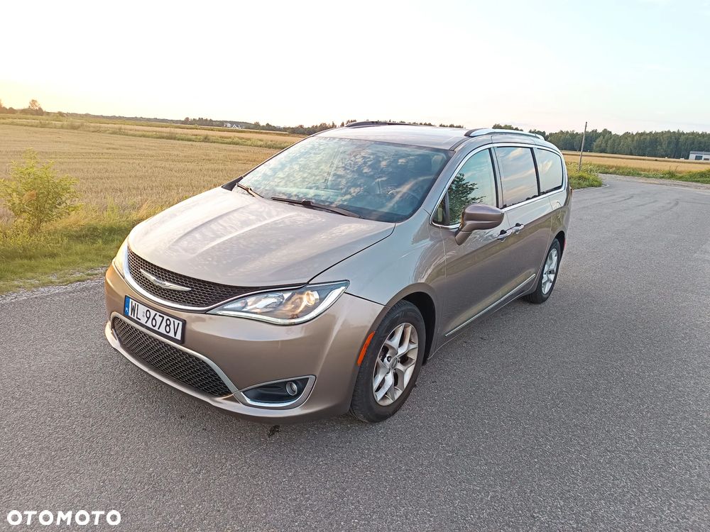 Chrysler Pacifica - 3