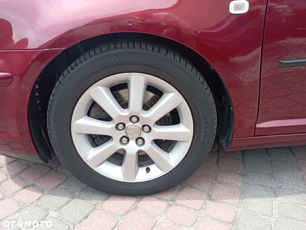 Toyota Avensis 2.0 VVT-i Sol - 20