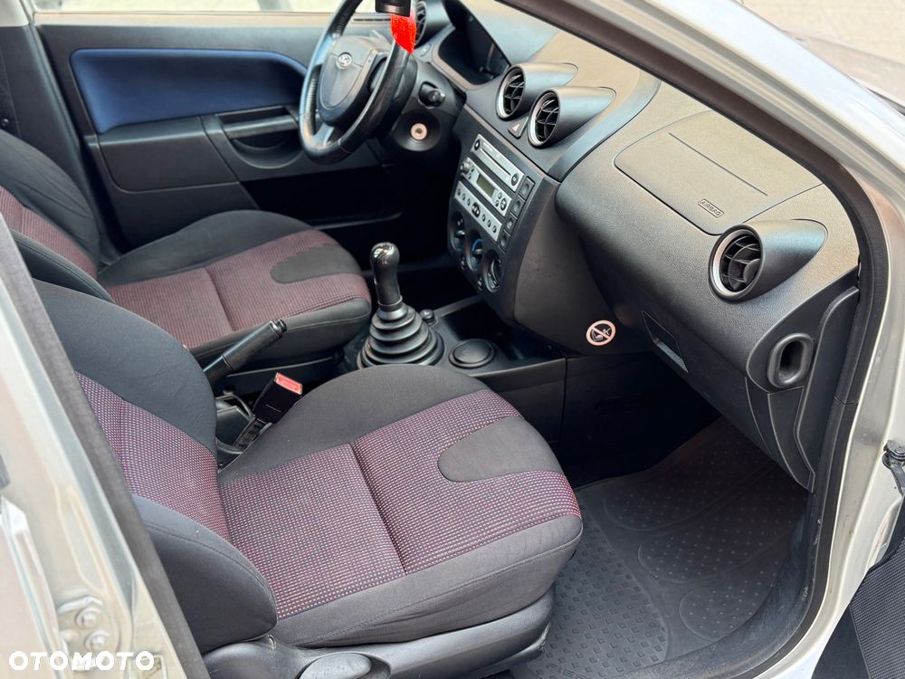 Ford Fiesta - 12