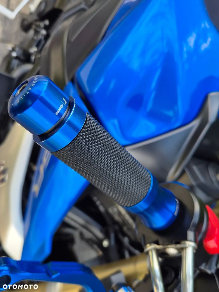 Suzuki GSR - 20