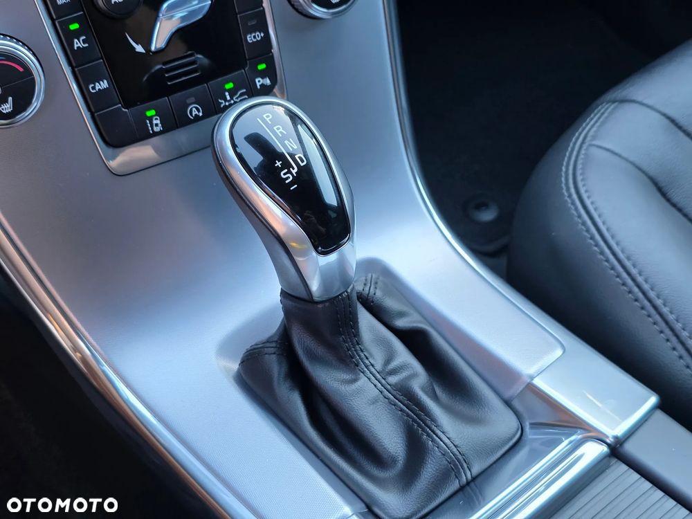 Volvo XC 60 D4 Geartronic Summum - 24