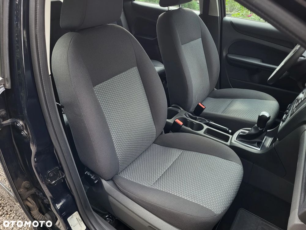 Ford Focus 1.4 16V Trend - 10