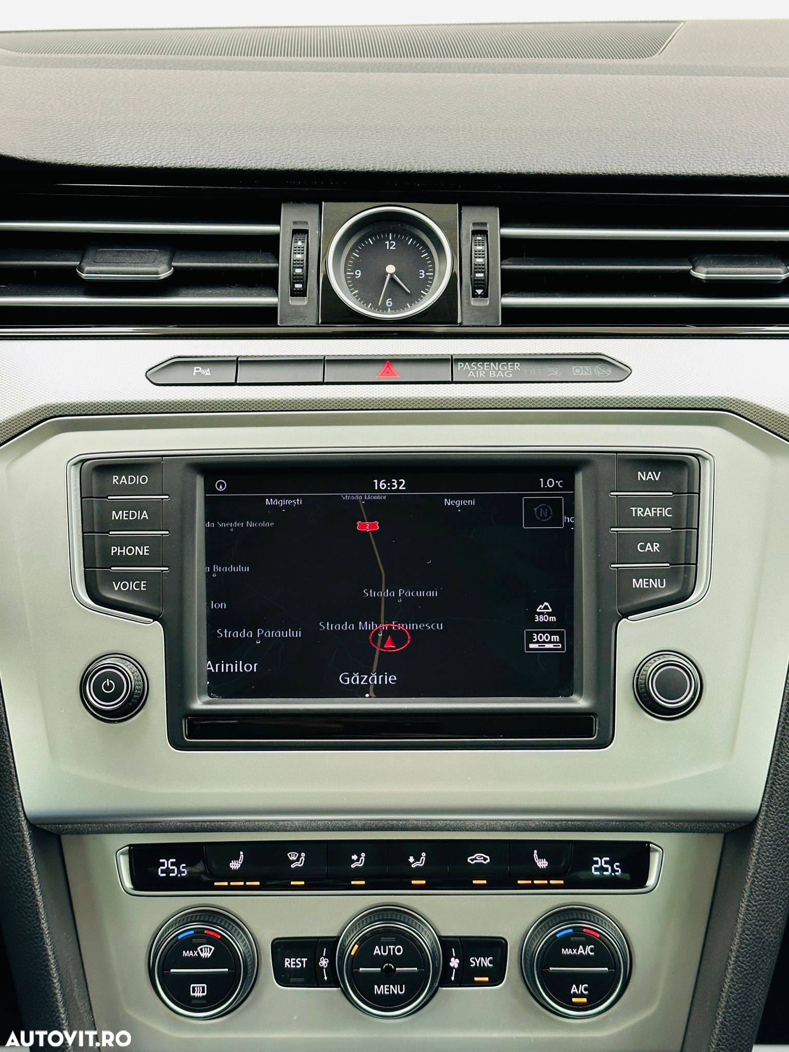 Volkswagen Passat - 36