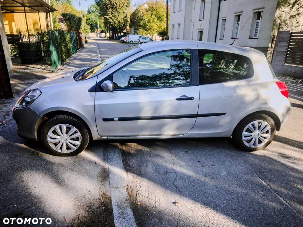 Renault Clio 1.2 16V Authentique - 2