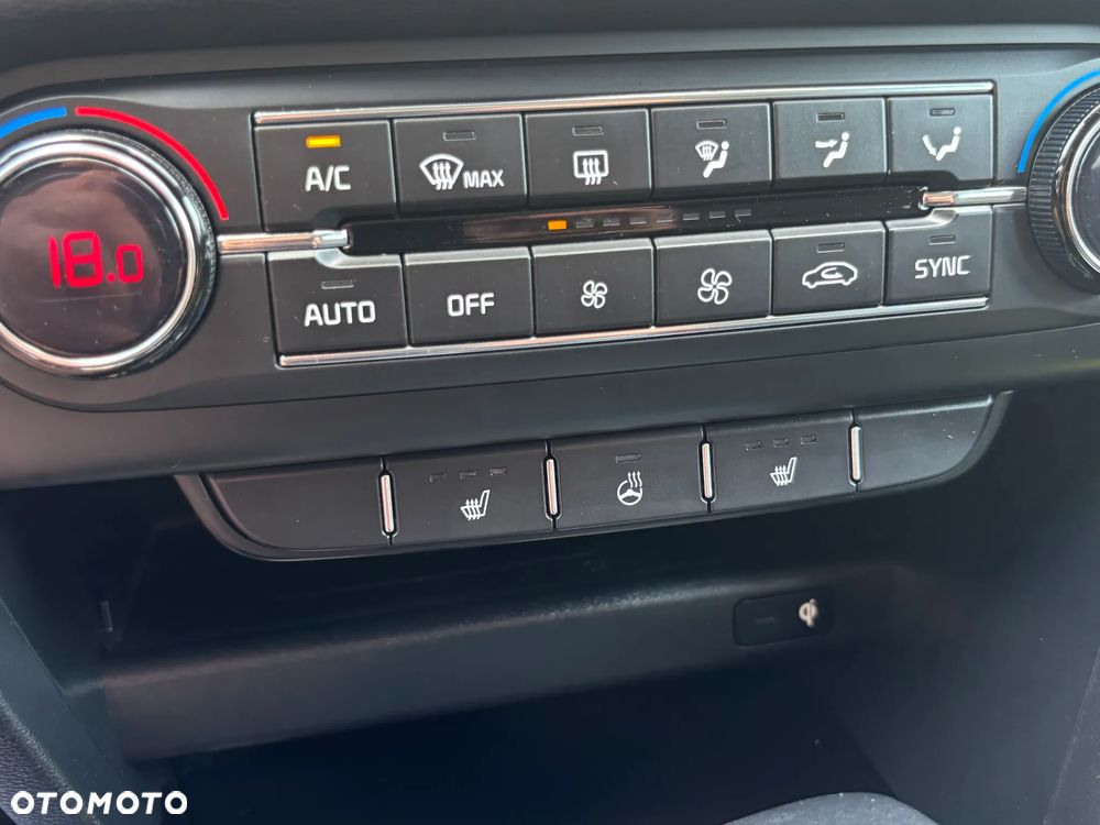 Kia Ceed 1.4 T-GDI L Business Line Plus DCT - 32