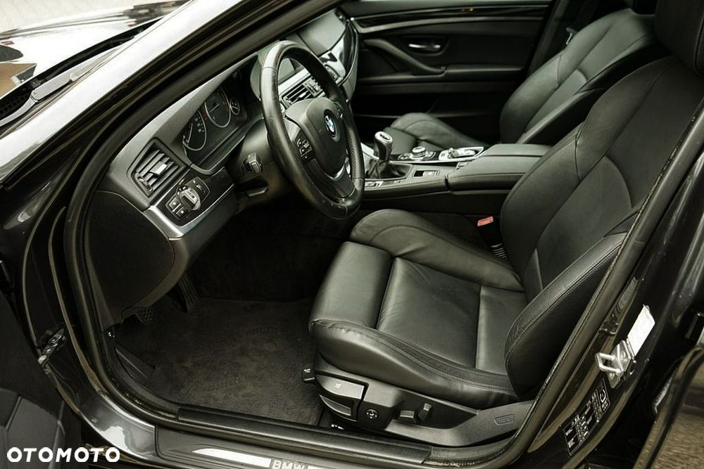 BMW Seria 5 525d - 17