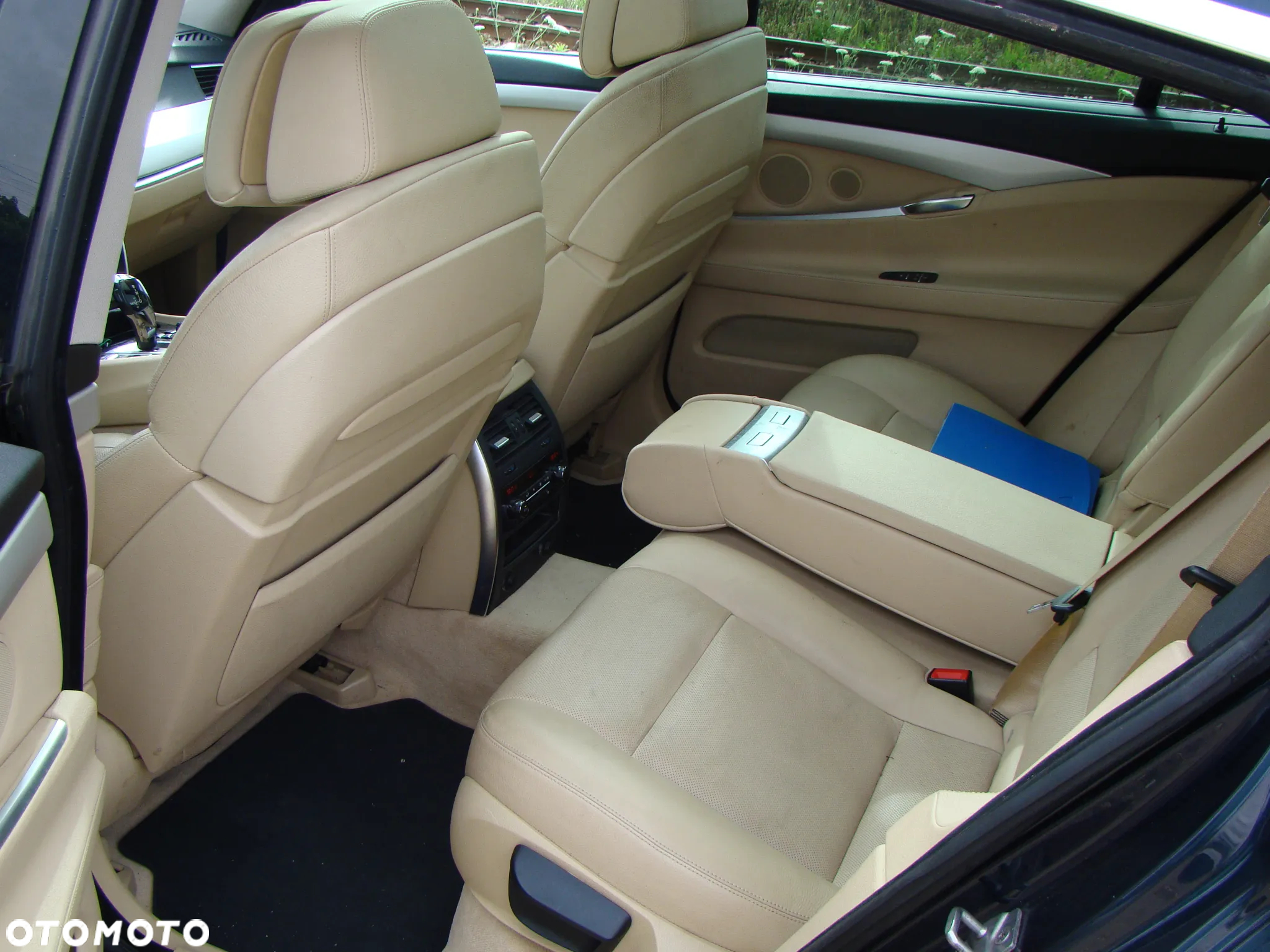 BMW 5GT - 13