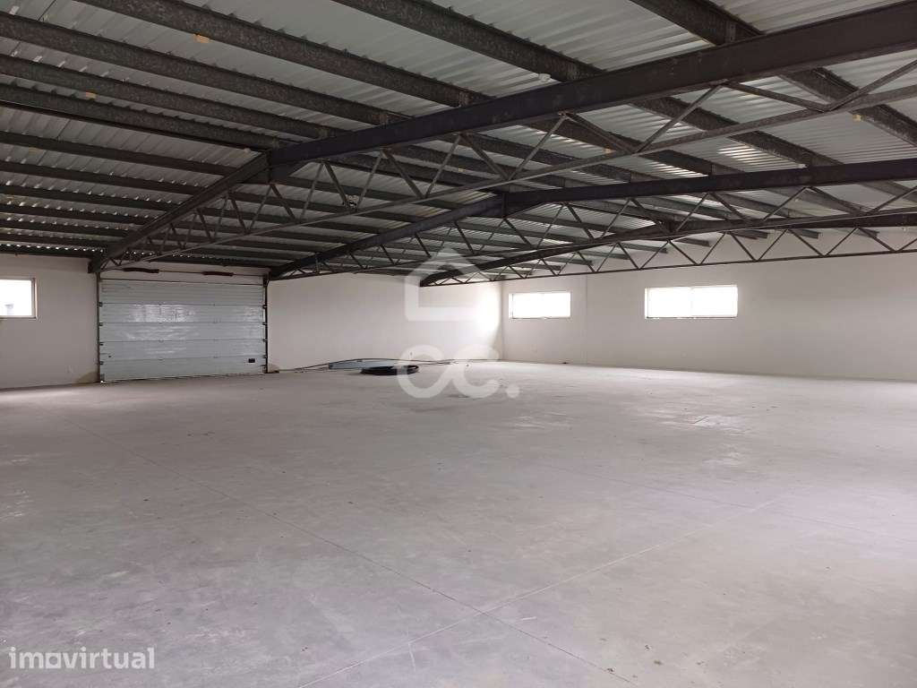 ARMAZÉM INDUSTRIAL RENOVADO EM LEMENHE VILA NOVA DE FAMALICÃO | EXC... - Grande imagem: 2/26