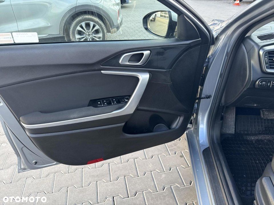 Kia Ceed - 11