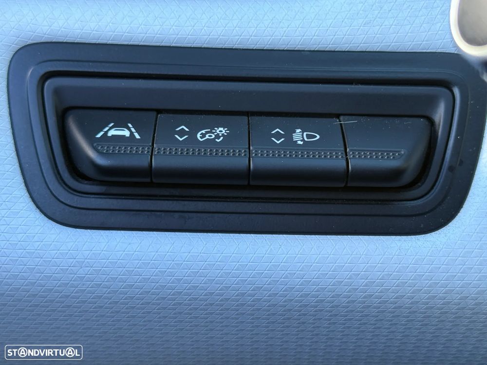 Renault Clio 1.0 TCe Limited CVT - 28