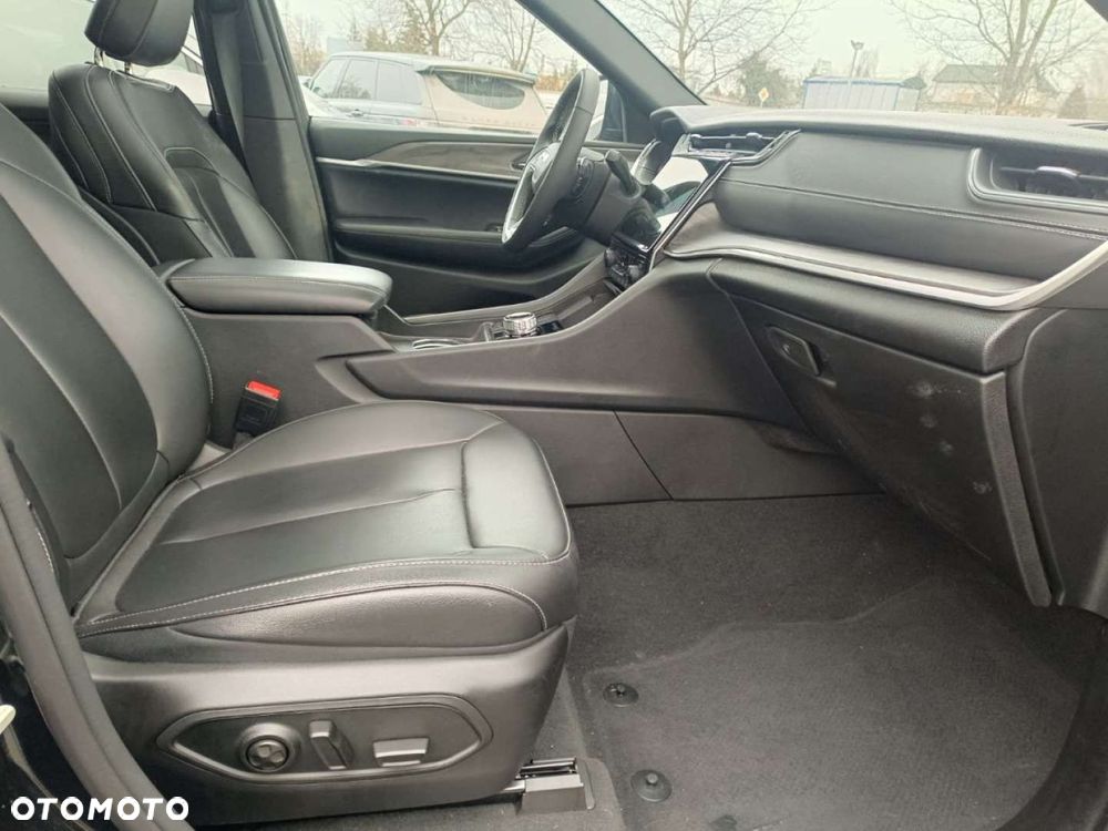 Jeep Grand Cherokee - 26