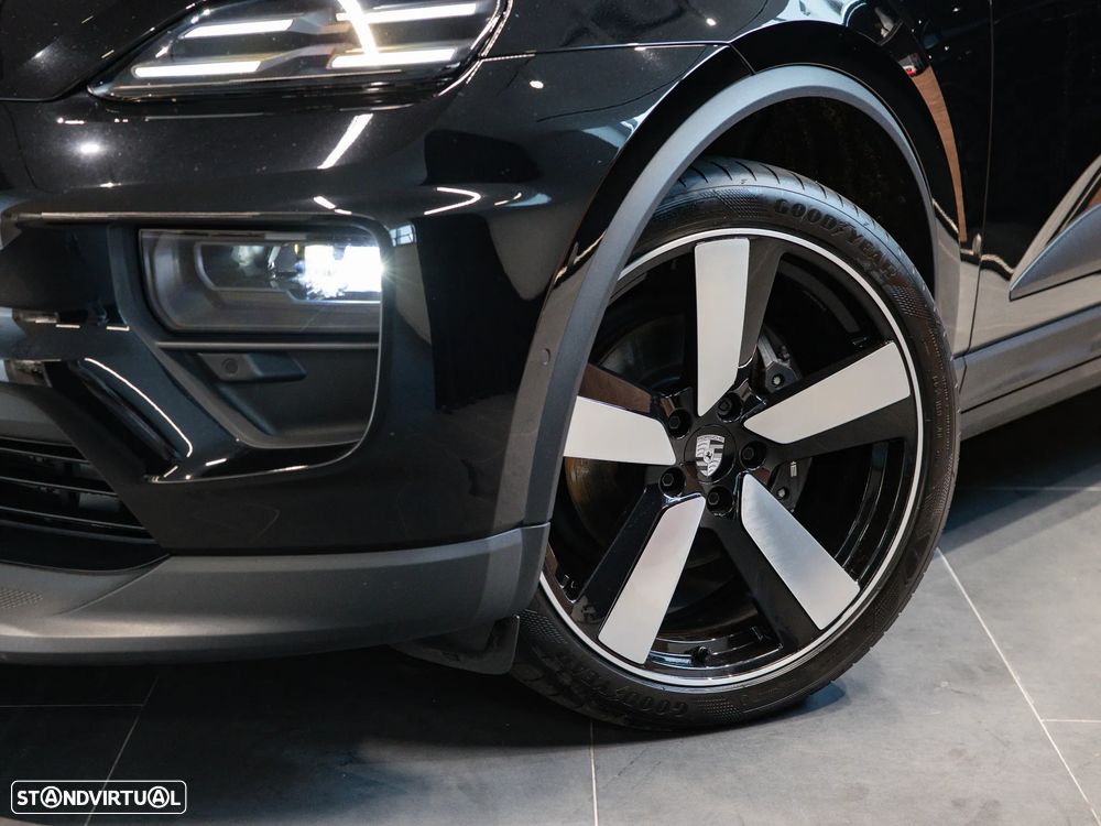 Porsche Macan Electric 4 - 14