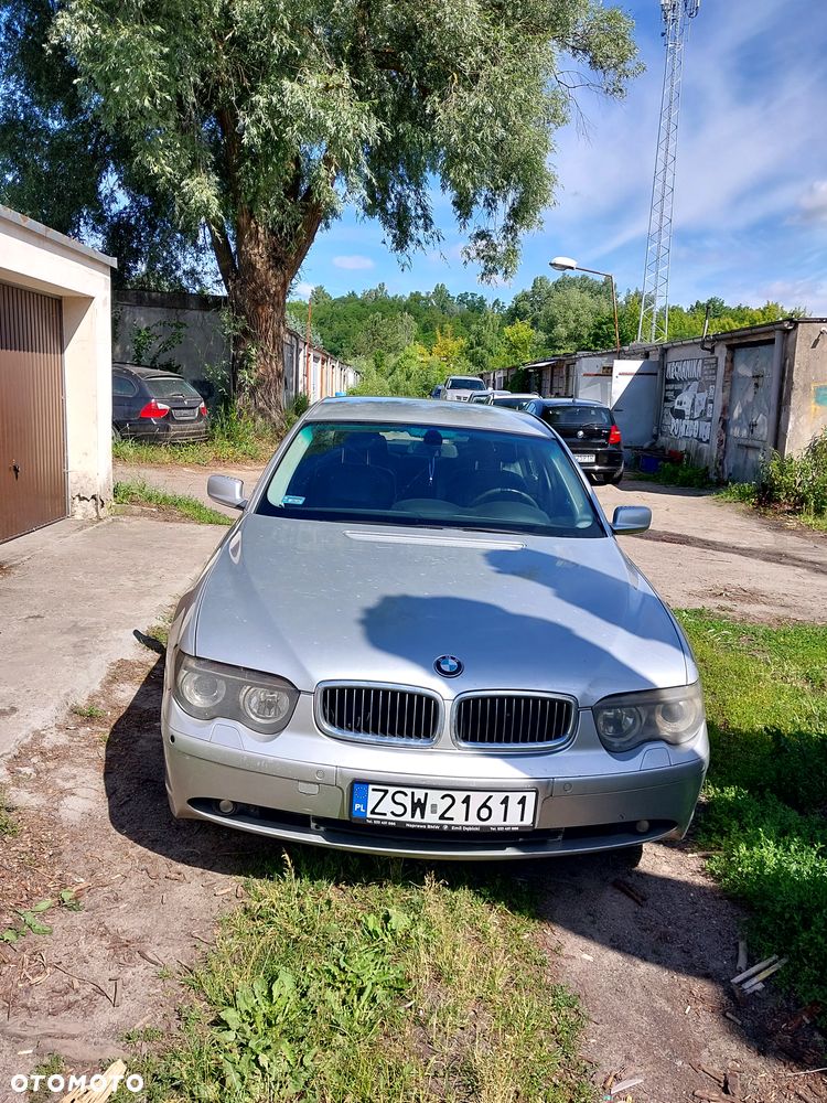 BMW Seria 7 745i - 8