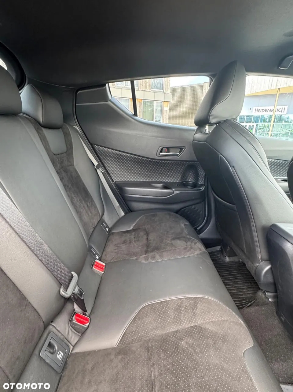 Toyota C-HR Hybrid Lounge - 12