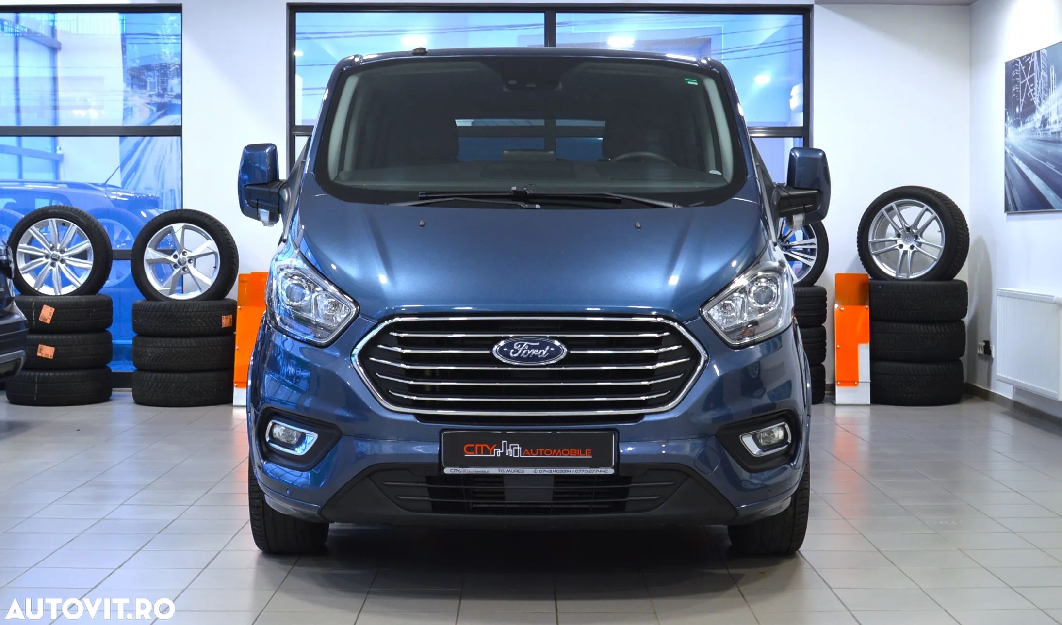 Ford Tourneo Custom Bus 320 2.0 EcoBlue 130 CP L1H1 Titanium - 1