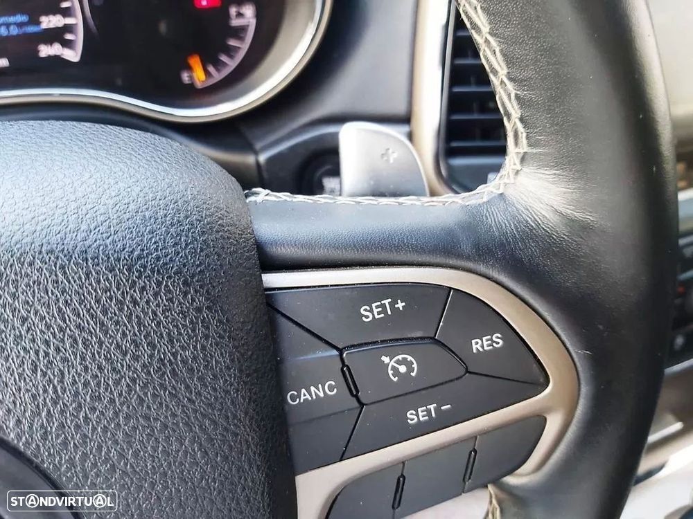 Jeep Grand Cherokee - 36
