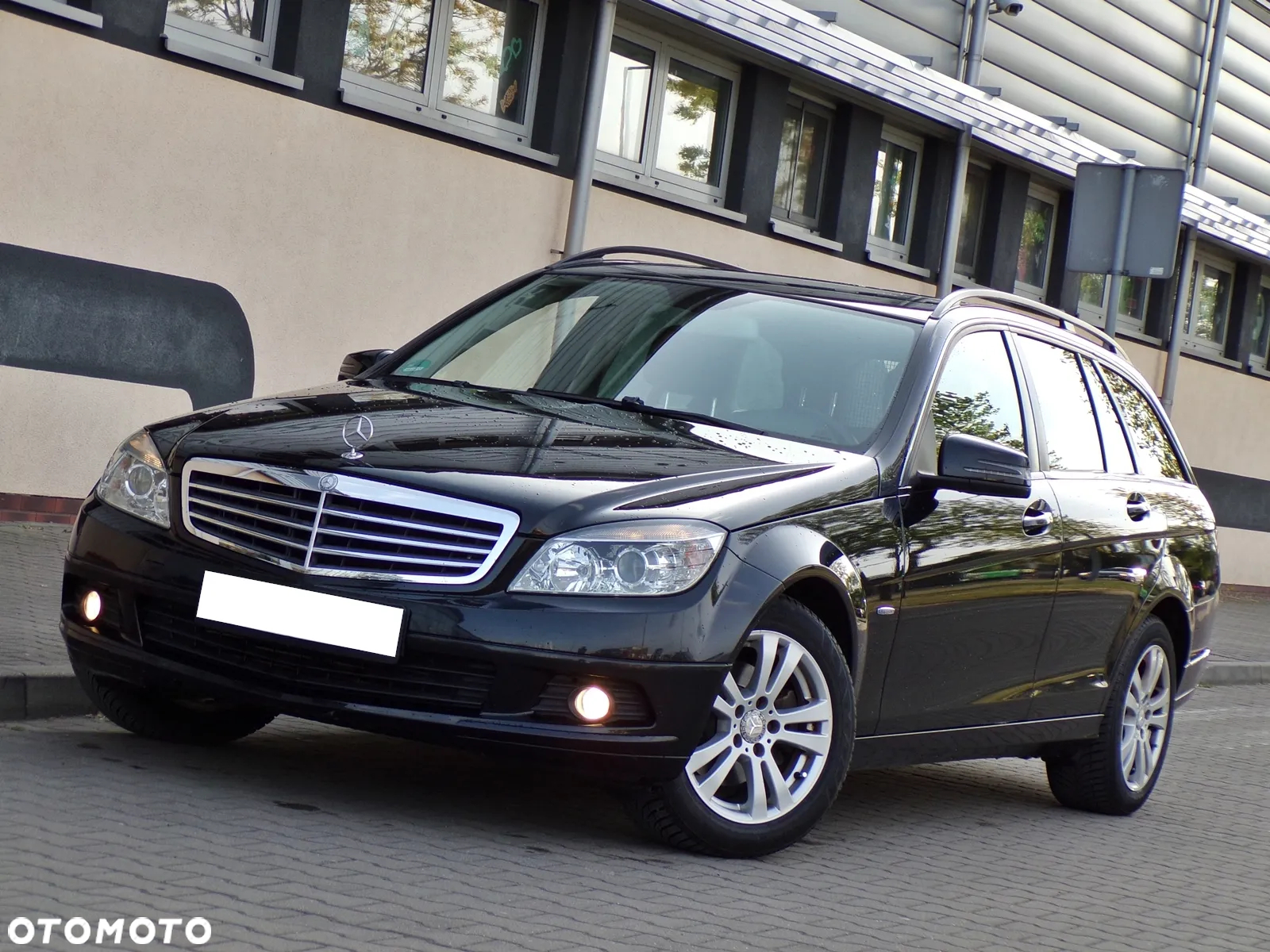 Mercedes-Benz Klasa C 180 T CGI Automatik BlueEFFICIENCY Elegance - 3