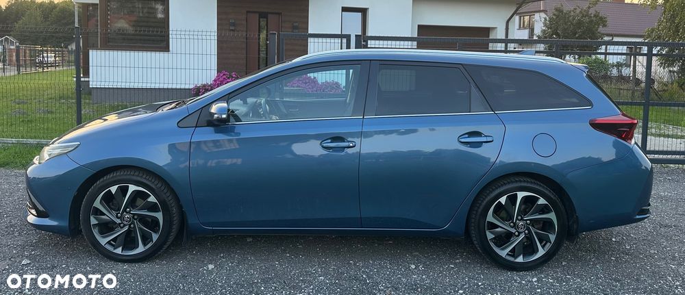 Toyota Auris 1.6 D-4D Premium - 2