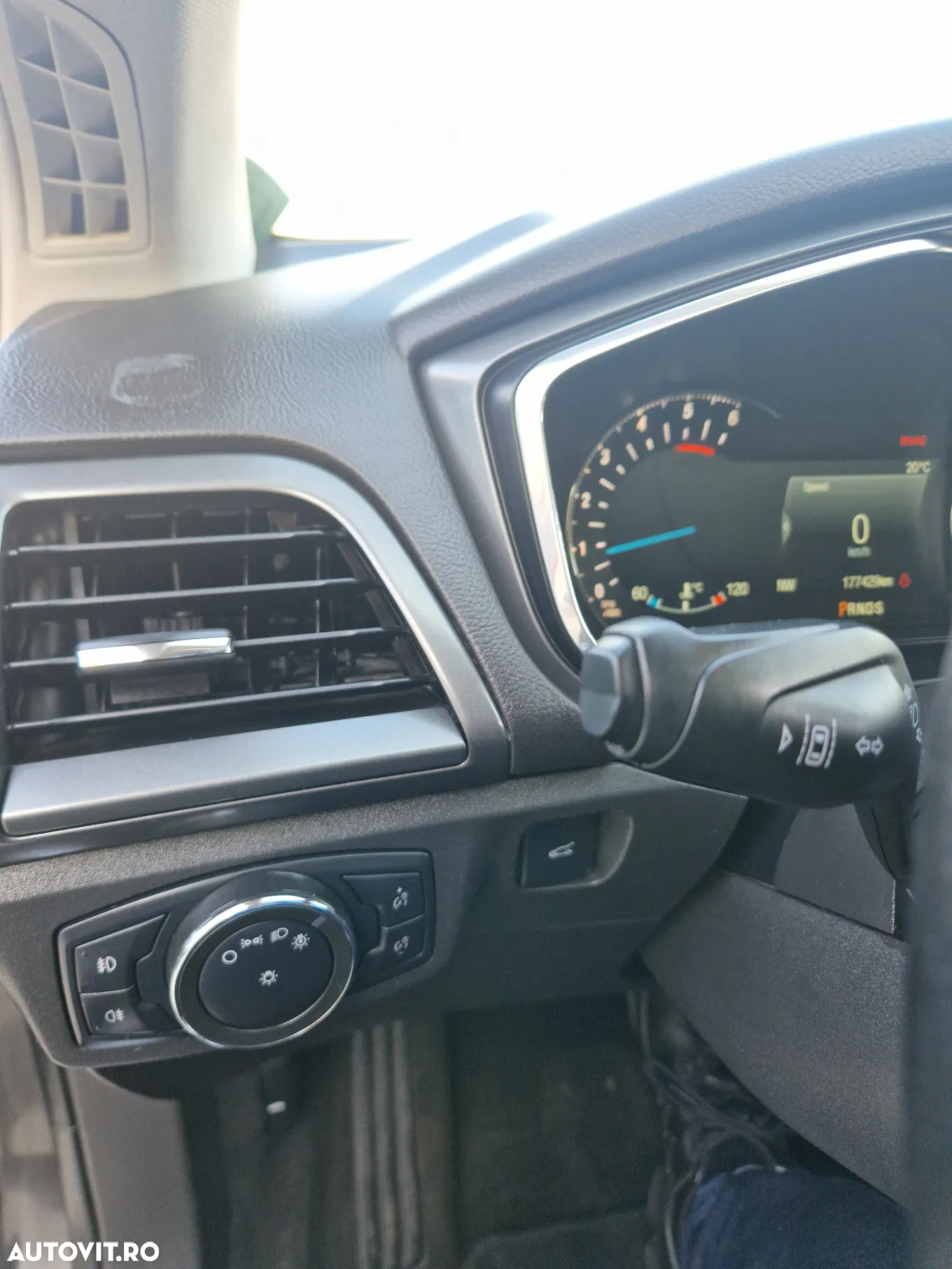 Ford Mondeo 2.0 TDCi Powershift Business - 14